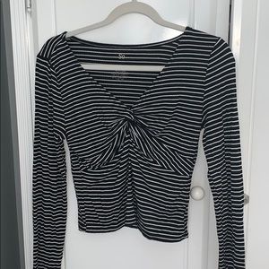 Knot long sleeve, barely worn